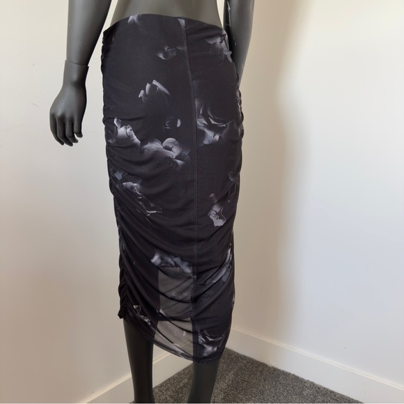 Rebecca Minkoff Black Ruched Bodycon Midi Skirt Size M Stretch Lined - Picture 3 of 7